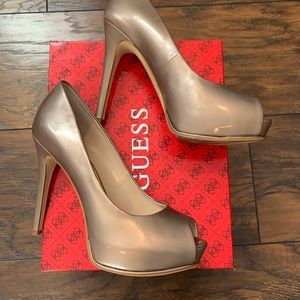 guess peep toe heels